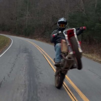 Riley_450r's profile picture. 