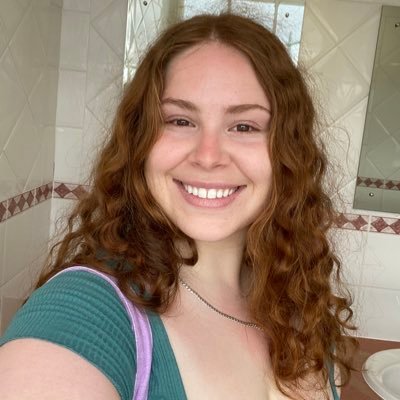 mariannelee_'s profile picture. (she/her) ugly and annoying