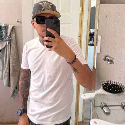 akadoqs's profile picture. chileanboy • 25