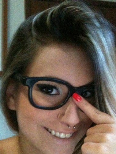 Alcoólatra, Fumo e sou Bi, Luana.