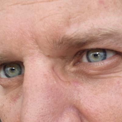 Vitileft's profile picture. Forofo madridista y curioso de la política.