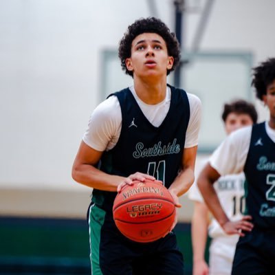 student athlete📚🏀 sophomore @st. Mary’s South Side catholic high. #11