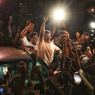 உன் கை கோர்த்து
உன் தோள் சாய்ந்து
உன் அன்பில் திளைத்து
உன் ஸ்பரிசம் உணர்ந்து
உன் துடிப்பில் இணைந்து
உன் சுவாசம் நுழையும்
உன்னவன் நானாவேன்....🥰
