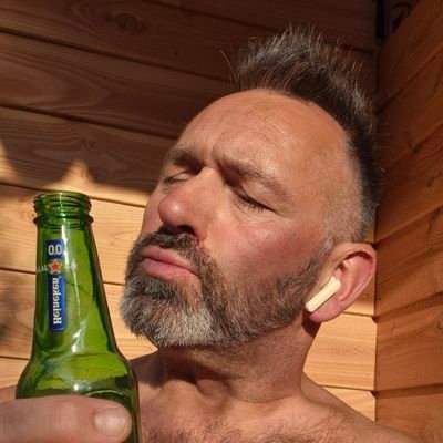 Pendelt tussen Drenthe en Liemers, Woorden zijn grappig, Zelfstandig in tiles & natural stone, Music: Rock-Punk-Noise, weduwnr, meerinfovraaggerust...