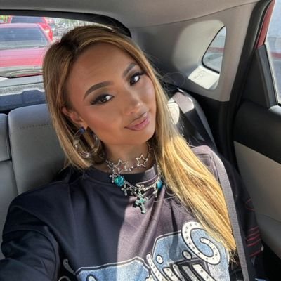 Young, vibrant, and kind hearted. Lover of sincere conversations, culture, and connection.💫