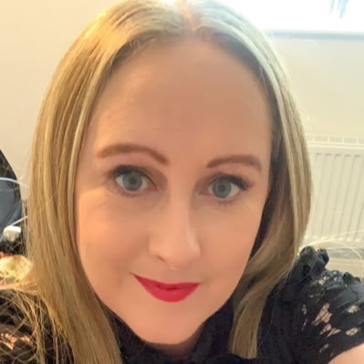 love my beagle 🐶Fan of Ronan Keating💙thrillers,❤️dance music,concerts days/nights out.Never want to grow old 💃. ❤️Vegas.I will write a book one day🤔