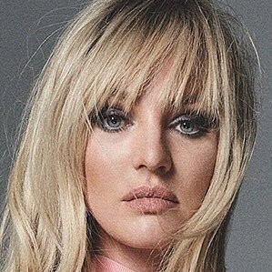 Sua primeira, maior e melhor fonte de notícias sobre a modelo Candice Swanepoel no Brasil! 🌼 | Fan Account | @MidiasCSBR