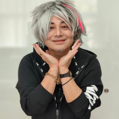 芸人シーマン☆サクラザカ。よしもと沖縄NSC2期(大阪35期/東京18期)。オリジナル歌ネタと世界観強めのコント。たまに短い話。エッグシェイカー奏者/中国語/韓国語/日本語/英語。(できる様になりたい。)小説『明日は、雨が降る』noteにて公開。