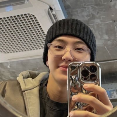 doiepeaches's profile picture. #VERNON: “Drip drip my chilli sauce” • she/they • filo