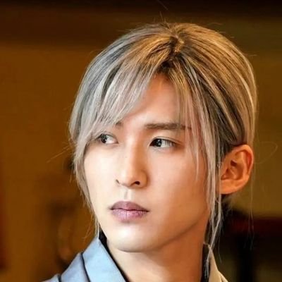 pinkupengin's profile picture. 