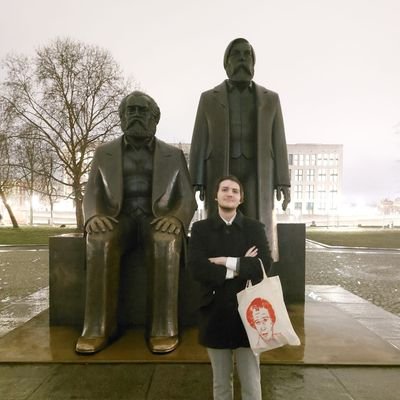 21 yo, he/him, (chociaż dowolne zaimki, płeć nie istnieje)
Artysta, muzyk, student filozofii. Prawda, Anarchia, sztuka, miłość.