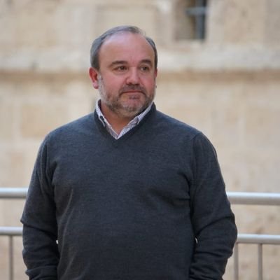 Ingeniero. Tte. de Alcalde Ayto de Arahal. Diputado Andaluz Portavoz de la Comisión de Agricultura, Pesca, Agua y Desarrollo Rural. Partido Popular