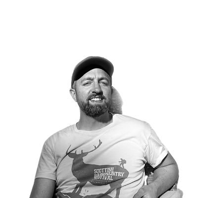 Musician from Scotland. Always playing guitar, sometimes singing. Occasionally pinging the banjo.