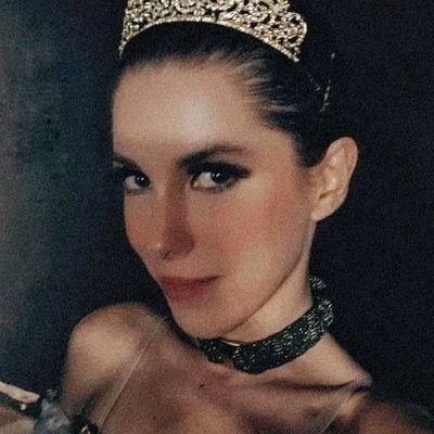 por vezes ultrarromântica,
outrora barroca conceptista,
sempre jornalista e bailarina. 🏳️🌈🤸🏼♀️
(mas aqui é só besteirol 90s)