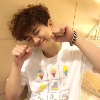 junho0125juri's profile picture. 2PM大好きっ😍JUNHOが大好きしぃ💛💛💛2PM好きなペンさんと繋がりたいです🩷❤️💚💙💛💜