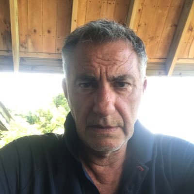 y a t il quelqu’un pour sauver la France 🇫🇷 ???