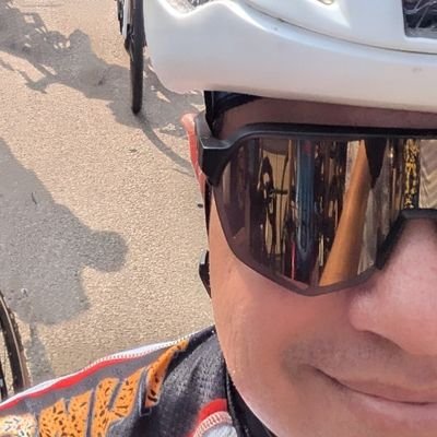 Year round short wearing, father, #GirlDad #NavyVet, technologist, tinkerer, life-long learning #geek, cyclist. I Luv every1, comments my own ... that's me!