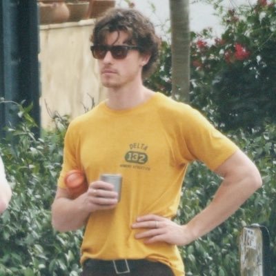 pieceofjoyner's profile picture. comparto mis problemitas y mis delirios románticos