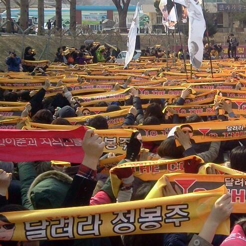 cj5272's profile picture. 원적; 사람사는세상 노무현재단, 본적;정봉주와 미래권력들..초; 쥐잡아본 나, 소키워본 나, 중;똥뿌려본 나, 주먹밥먹어본 나, 고; 파마해본 나, 대; 등록금내본 나, 돌멩이던져본 나, 병;총쏴본 나, 사; 홀인원해본 나, 물대포맞아본 나, 현; 이젠 사람사는 세상에서 살고 싶다.