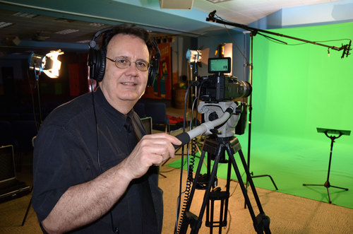 MansonF's profile picture. Into Photography | Video Shooting  | Screenwriting | Motion Graphics