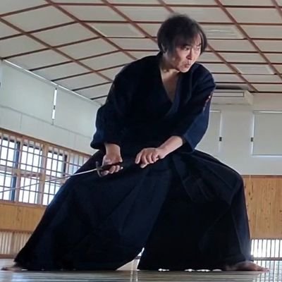 sho_kusumi's profile picture. 一剣一離　直心是道場/吉霞清伝 風流抜刀術流祖/座☆風流堂主宰/岡崎市出身/ぴーすけ🐶2024年5月21日👼/座☆風流堂 東京本部/座⭐風流堂岡崎演劇塾/暮らしの学校 岡崎校&安城校/池鯉鮒殺陣教室/FM EGAO 76.3MHz『楠見彰太郎の
くすくす☆Night』月１回金曜夜10時の生放送！