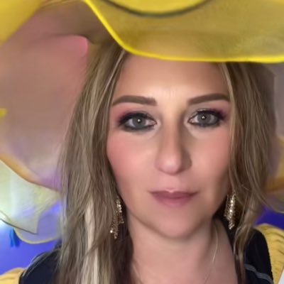 Daniell44062534's profile picture. Artist✨Coach✨Author✨My passion is illumination—guiding others to break free from limiting beliefs and uncover their true purpose.