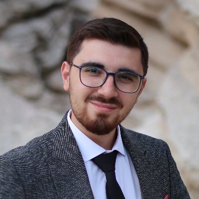 13 Dil Bilen Uzman Poliglot 🌍
1 Ayda 1 Dil Öğrenmenin Sırrı 🎓
Bilimsel Temelli Elit Dersler 📚
Kültürlerarası Köprüler Kurun 🌉
Whatsapp: +90 850 305 09 62 💬
