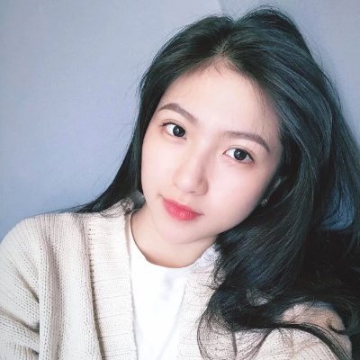 Một cô gái yêu thích sự đơn giản nhưng không tầm thường. Thích cà phê, hoàng hôn và những câu chuyện nhỏ bé nhưng đầy ý nghĩa.