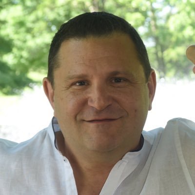 Richard52532596's profile picture. 