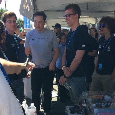 Husband and Father😍working with Elon musk as personal assistant @spacex @Tesla 🚀🚀