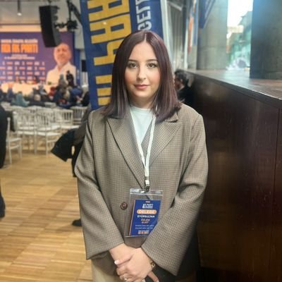 ozlemkur58's profile picture. 