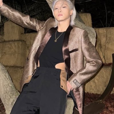 FIREB0YSPICE's profile picture. "𝐻𝑒 𝑤𝑎𝑛𝑡𝑠 𝑡𝑜 𝑠𝑒𝑡 𝘩𝑖𝑚𝑠𝑒𝑙𝑓 𝑜𝑛 𝑓𝑖𝑟𝑒, 𝑏𝑢𝑡 𝑐𝑎𝑛'𝑡 𝑎𝑓𝑓𝑜𝑟𝑑 𝑡𝑜 𝑙𝑒𝑡 𝑎𝑛𝑦𝑜𝑛𝑒 𝑠𝑒𝑒 𝘩𝑖𝑚 𝑏𝑢𝑟𝑛." ㅤㅤ- Jay's Journals