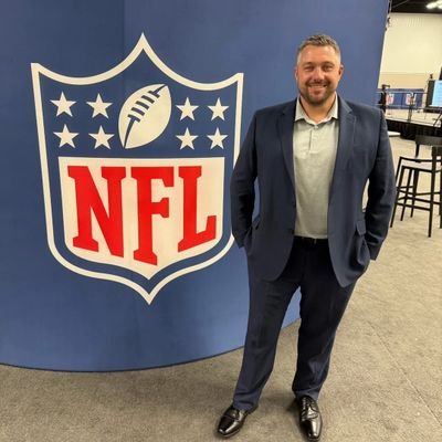 Former Bricklayer | Producer - @CHGO_Sports Chicago Bears Coverage with @CHGO_Bears Founder of @BraggsInStands | #BearDown