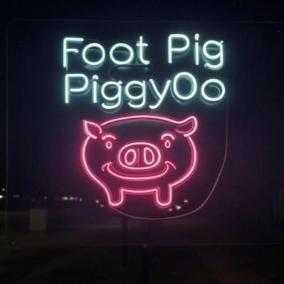 33 🇬🇧 pig, who serves male Masters feet & footwear. majority of post shared are not mine