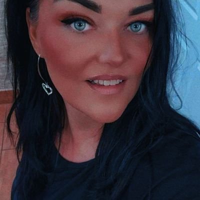 Just a girl from Detroit that adores 🎨 Art,Technology💻📲
Advertising & Marketing.📸Photography 🏡⚘Peace & Positivity🦋😇