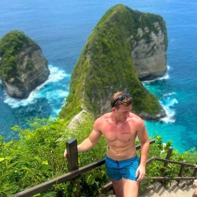 Classical Liberal. Beach connoisseur. Worship Sun and Steel.