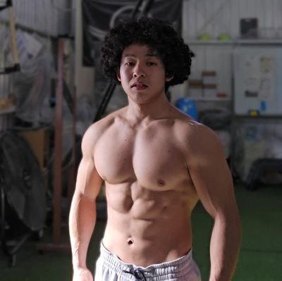 関西在住 自重パーソナルしてます! ストリートワークアウトを日本に広める活動
頑張っております!
筋トレ歴 自重トレーニング5年
2021.22 日本チャンピオン