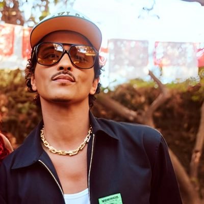 Bruno mars、サザン、レコード、料理、編み物、たまに愚痴、最近、飛行機にハマってる