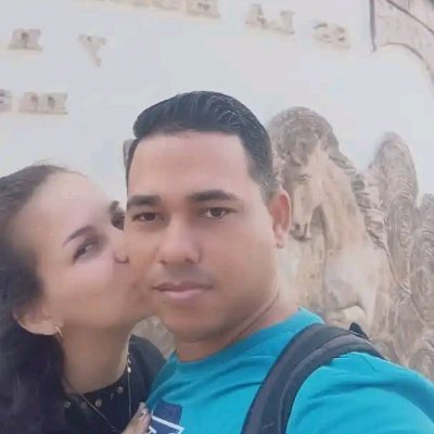 Licenciado en Derecho, defensor de la Revolución cubana y de aquellas naciones que defienden la justicia social. Soy comunista y no cambio mis principios.