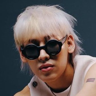 On the outside I skrrt skrrt but on the inside I hurt hurt. #BamBam 🖤❤️ @halocorp_ 🧡 @GOT7 💚