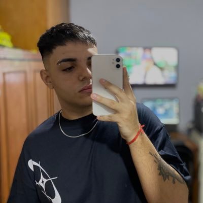 casaresmartin_'s profile picture. de almirante como mi viejo🖤💛🖤