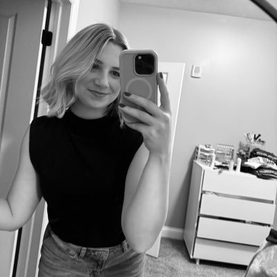 emilyy_holroyd's profile picture. cle || i like music, sports, and really bad tv