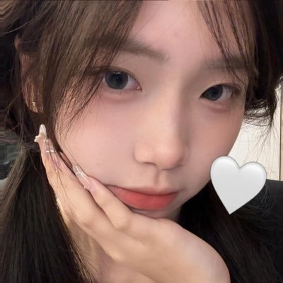 被室友种草 在读大二女大!!🙈高中的时候就有轻微性瘾和手瘾的坏习惯了,自己属于是易高潮体质😋之前跟前男友做的时候高潮会忍不住浑身颤抖 被前男友从一开始的单纯女大开发到每周都想爱爱只想找一个可以长期发展的宝宝 喜欢被舔舔!首先约约有偿 没有素质的不要私信!!口嗨哥别来