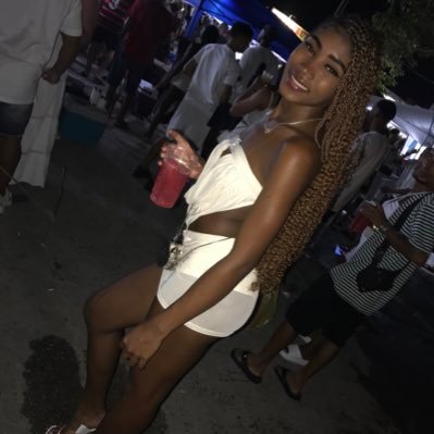 Thaylla Victória 23/01 👭♥️