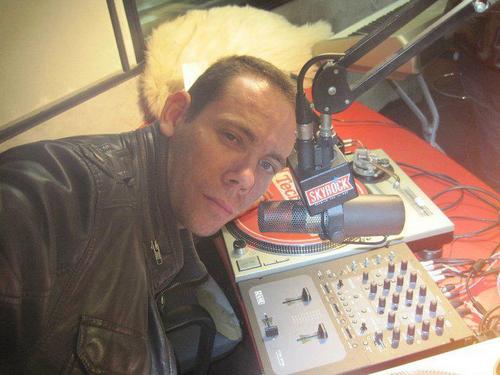 dj generaliste ( r&b,r&b slow jams,house music,progressive,world music,caraibeen music,hip-hop) Youtube Official : http://t.co/kPSoKEmVra