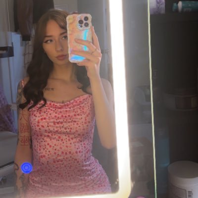 lover of sims, cats, and books ˚ʚ♡ɞ˚ forensic psych major 📚🎓
