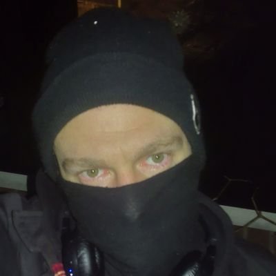 PöblPengu (Vulgus Spheniscus) der Echte
/ Offizieller Hate-und 2. Account vom linksradikalen Pinguin @a_tipsy_p3nguin