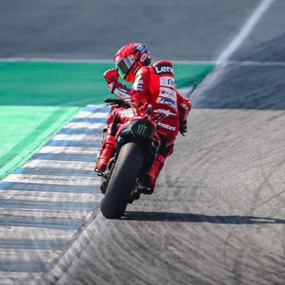 Jsnyc23's profile picture. Engineer,Investor, racer. Looking for all Smb content. Motorsports enthusiast.