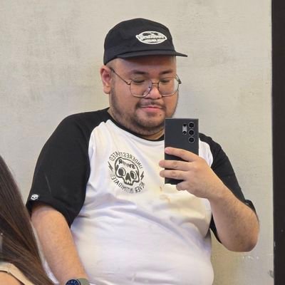 Trabaho sa umaga dilig sa gabi. deletes tweet dahil sa typo. @MostMalone_ 's bebu