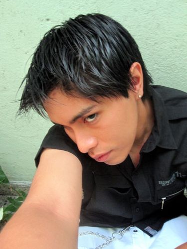 25 años, estudio Ingenieria en Informatica en la UNLaM.... Me gusta la musica asiatica, especialmente el visual kei :)